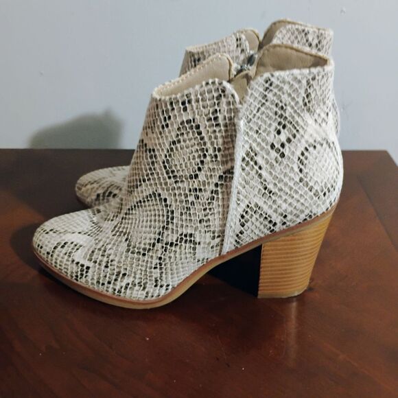 Maurices Gray and White Ankle Booties with Snakeskin Pattern - Picture 5 of 13